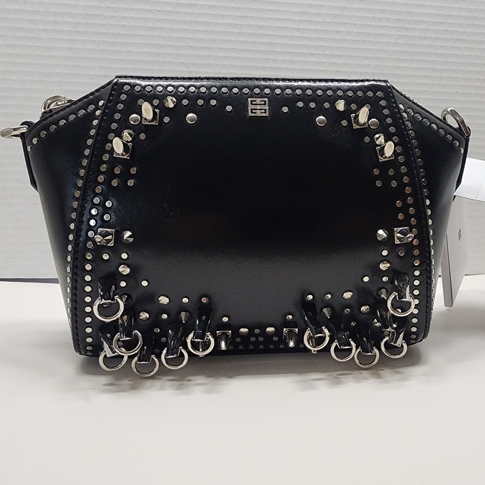 Givenchy Antigona ring stud